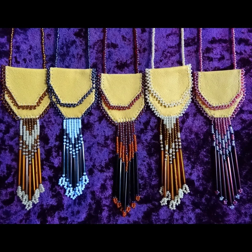 *READ DESCRIPTION* Native American Beaded Medicine Bag Necklace - Picture 3 of 5